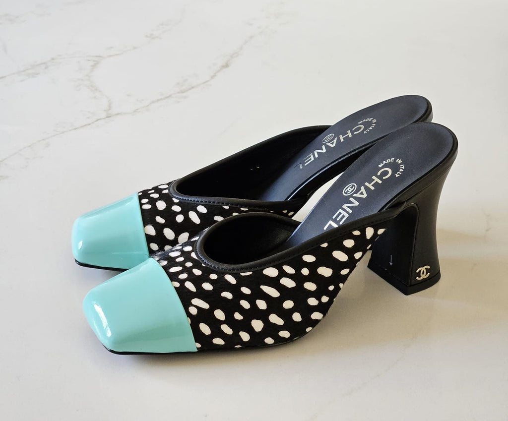 Chanel Mules in Lambskin & Patent Calfskin - 4