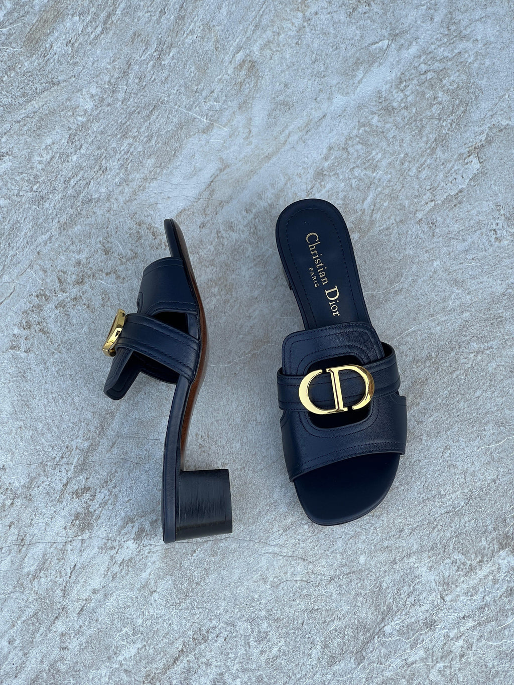 Dior Montaigne Slides