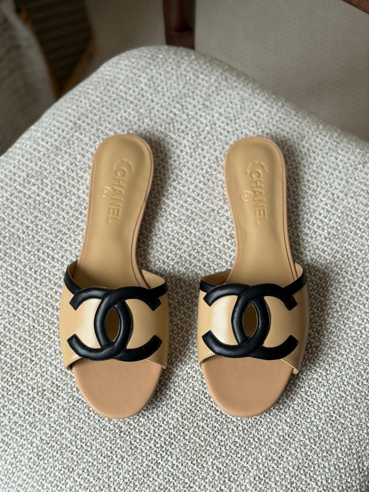 Chanel Lambskin Sandals - 9