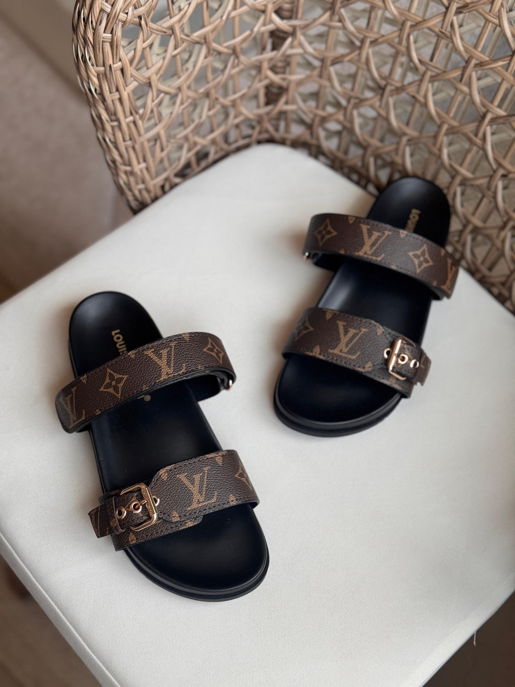 Louis Vuitton Pre-Loved Bom Dia flat sandals - 6