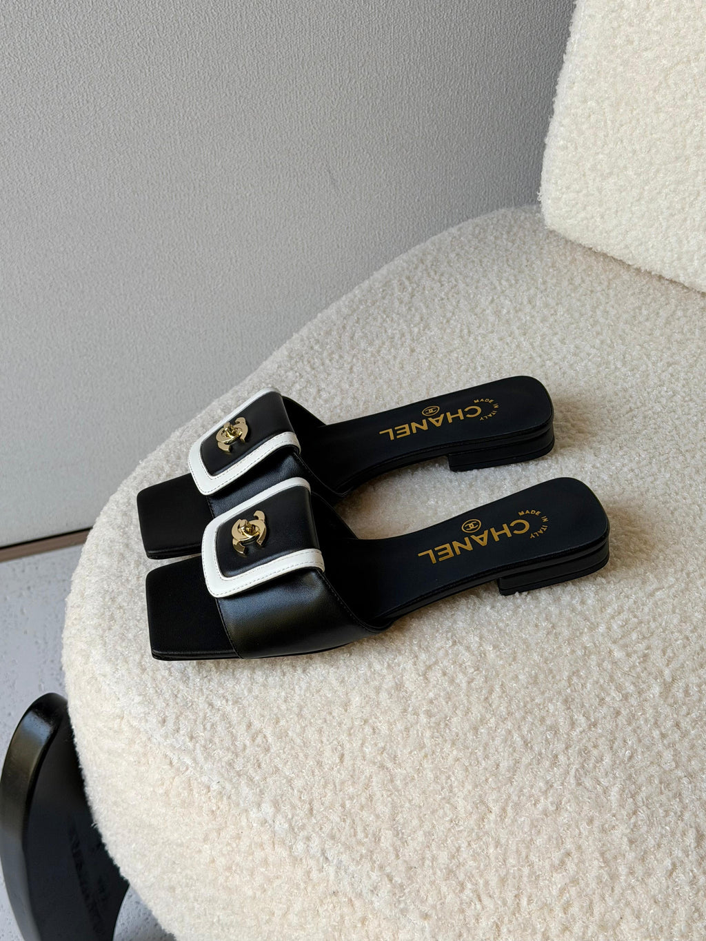 Chanel Lambskin Quilted Turnlock Flat - 2