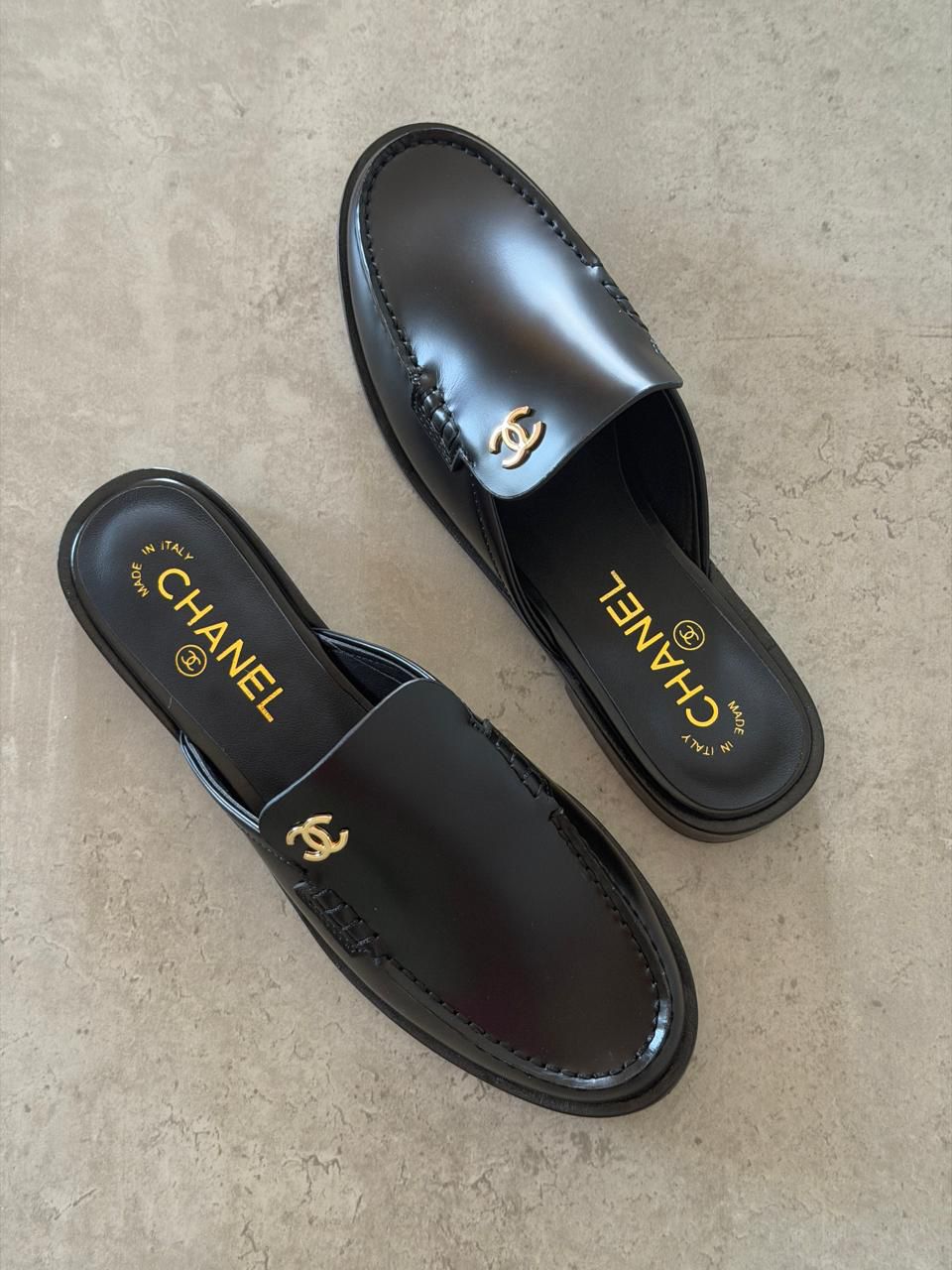 Chanel Mules in Black leather - 3