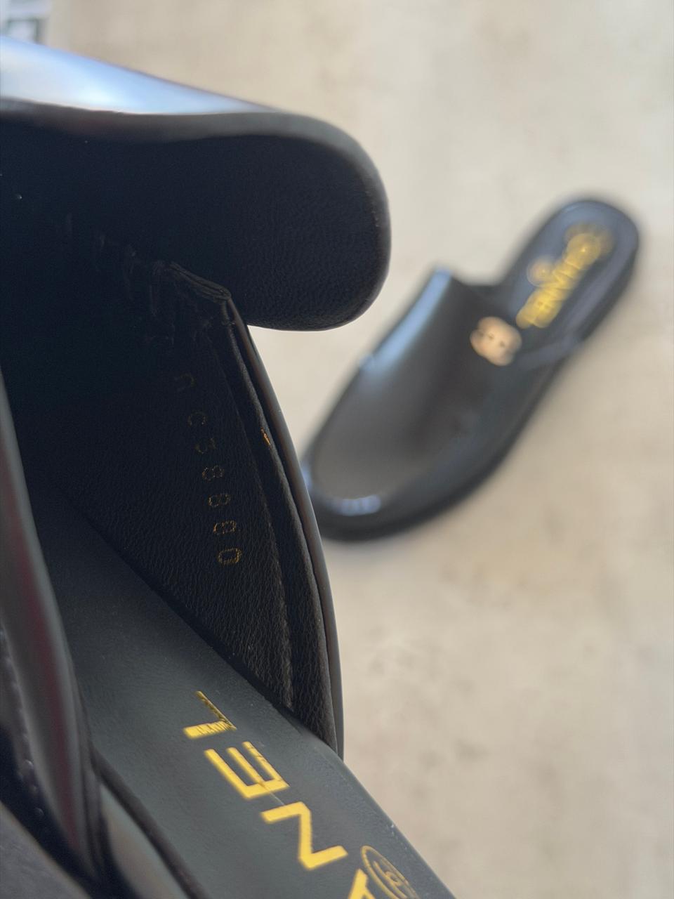 Chanel Mules in Black leather - 2