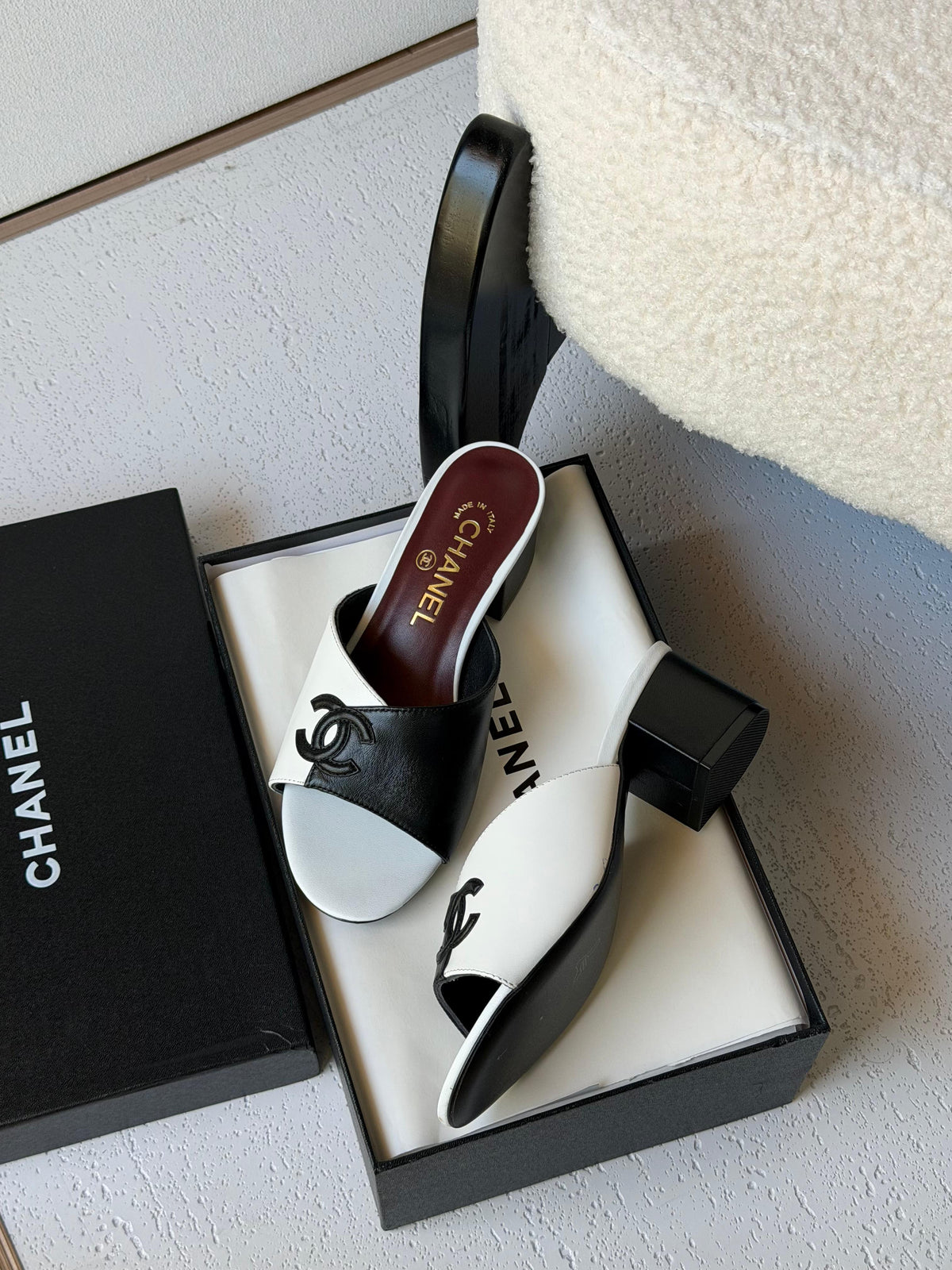 Chanel Leather CC Sandals - 8