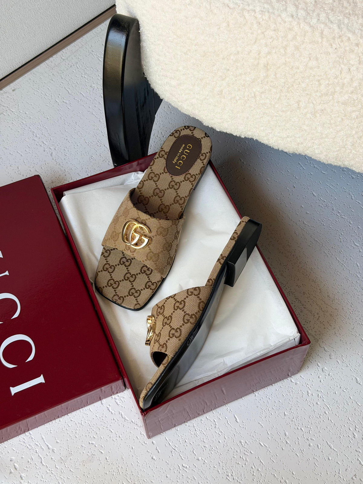 Gucci Double G slide sandals - 7