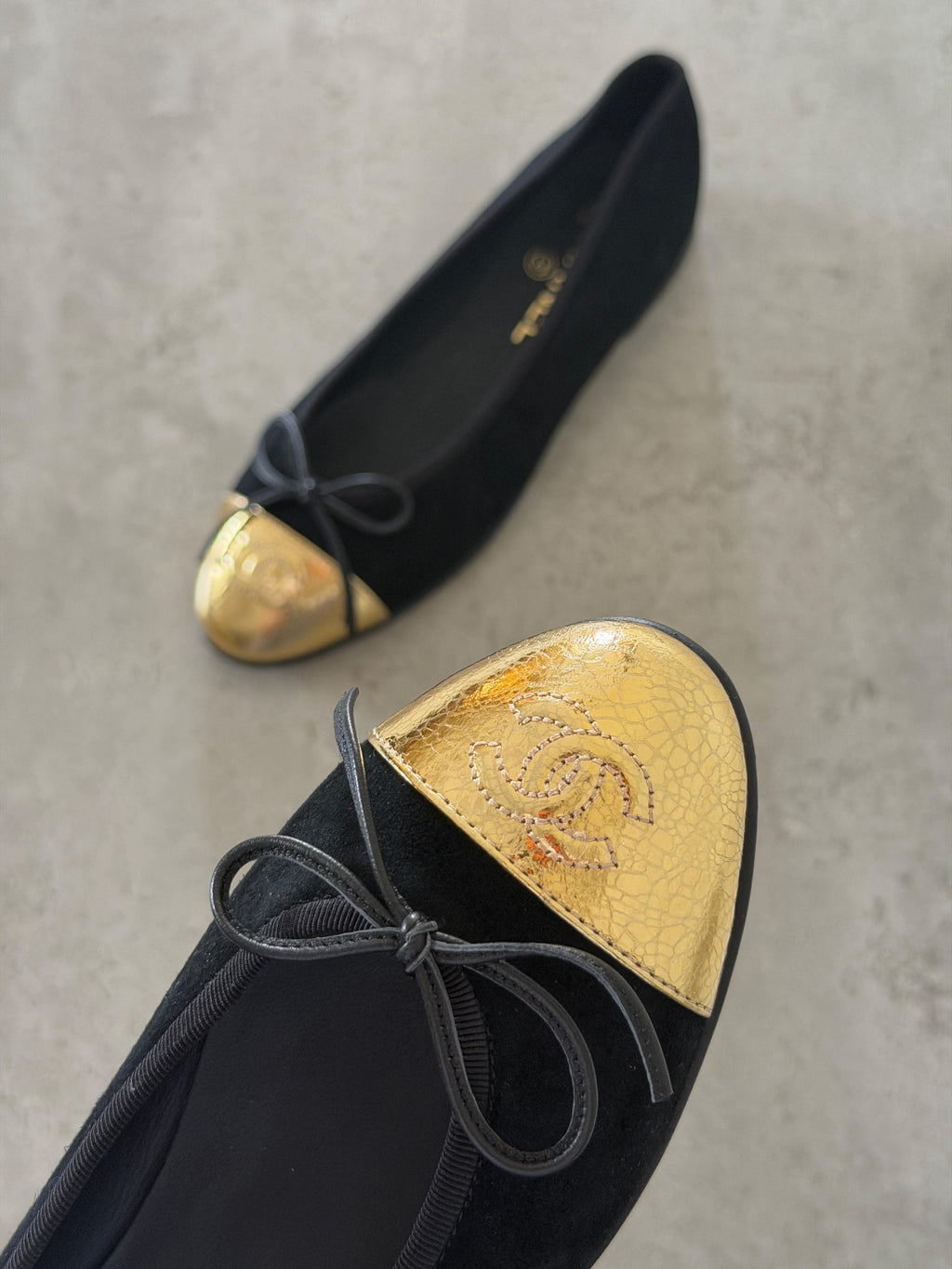Chanel Black/Gold Leather CC Cap Toe Bow Ballet - 2