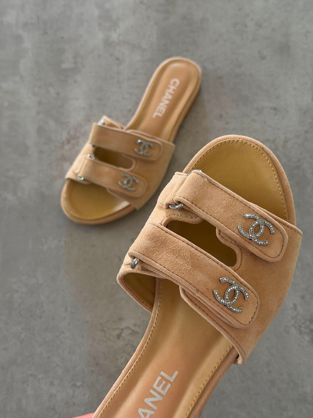 Chanel flat sandals in Suede - 4