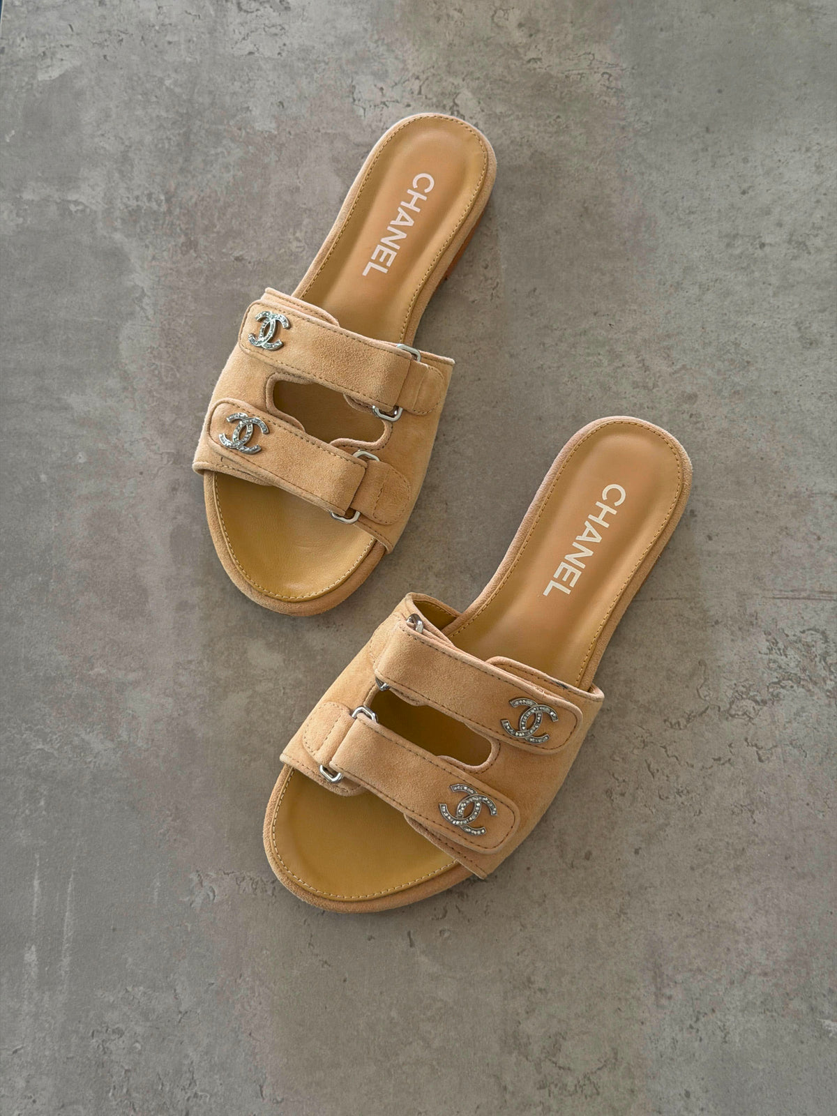 Chanel flat sandals in Suede - 3