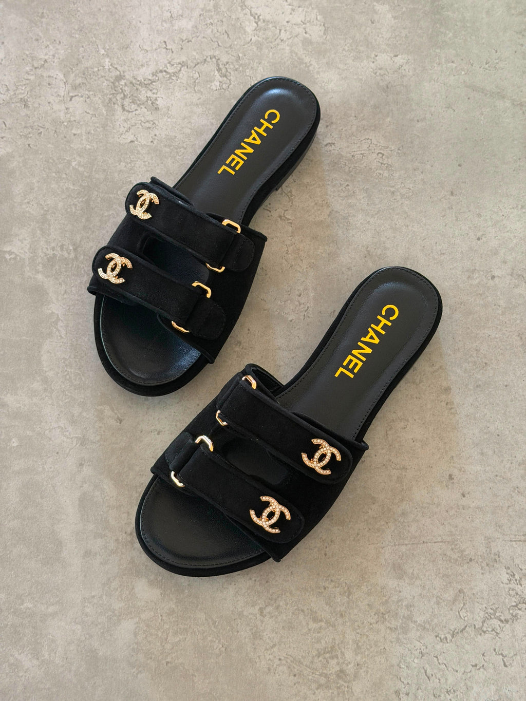 Chanel flat sandals in Suede - 2