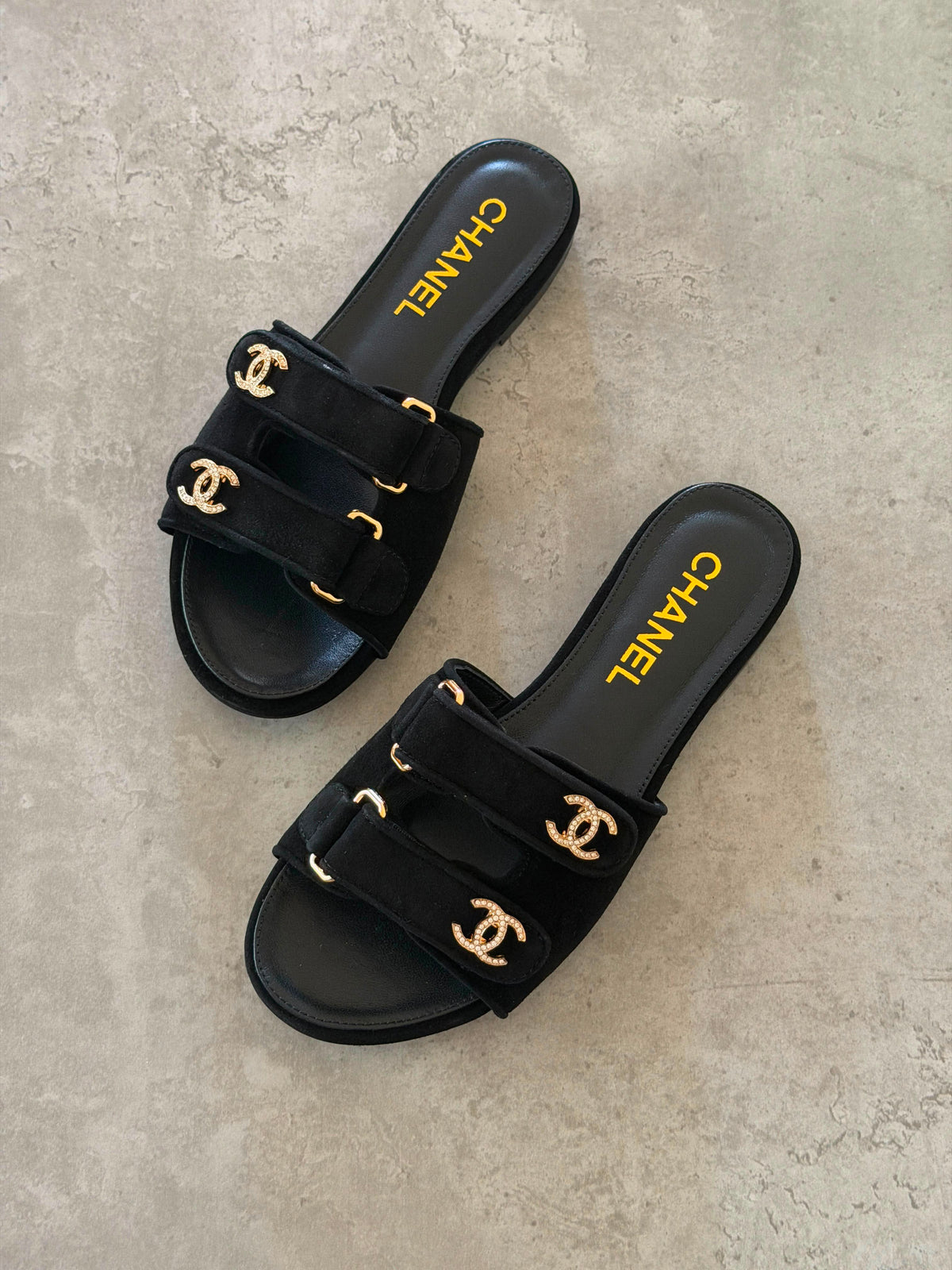 Chanel flat sandals in Suede - 2
