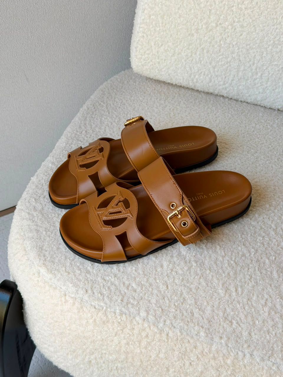 LV Isola Comfort Sandal - 14