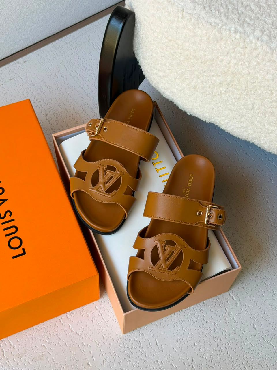 LV Isola Comfort Sandal - 14