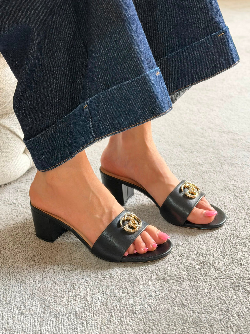 Gucci Double G sandals - 2