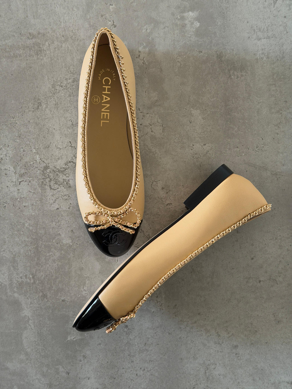 Chanel Ballerinas in Lambskin and Varnished Calfskin - 4