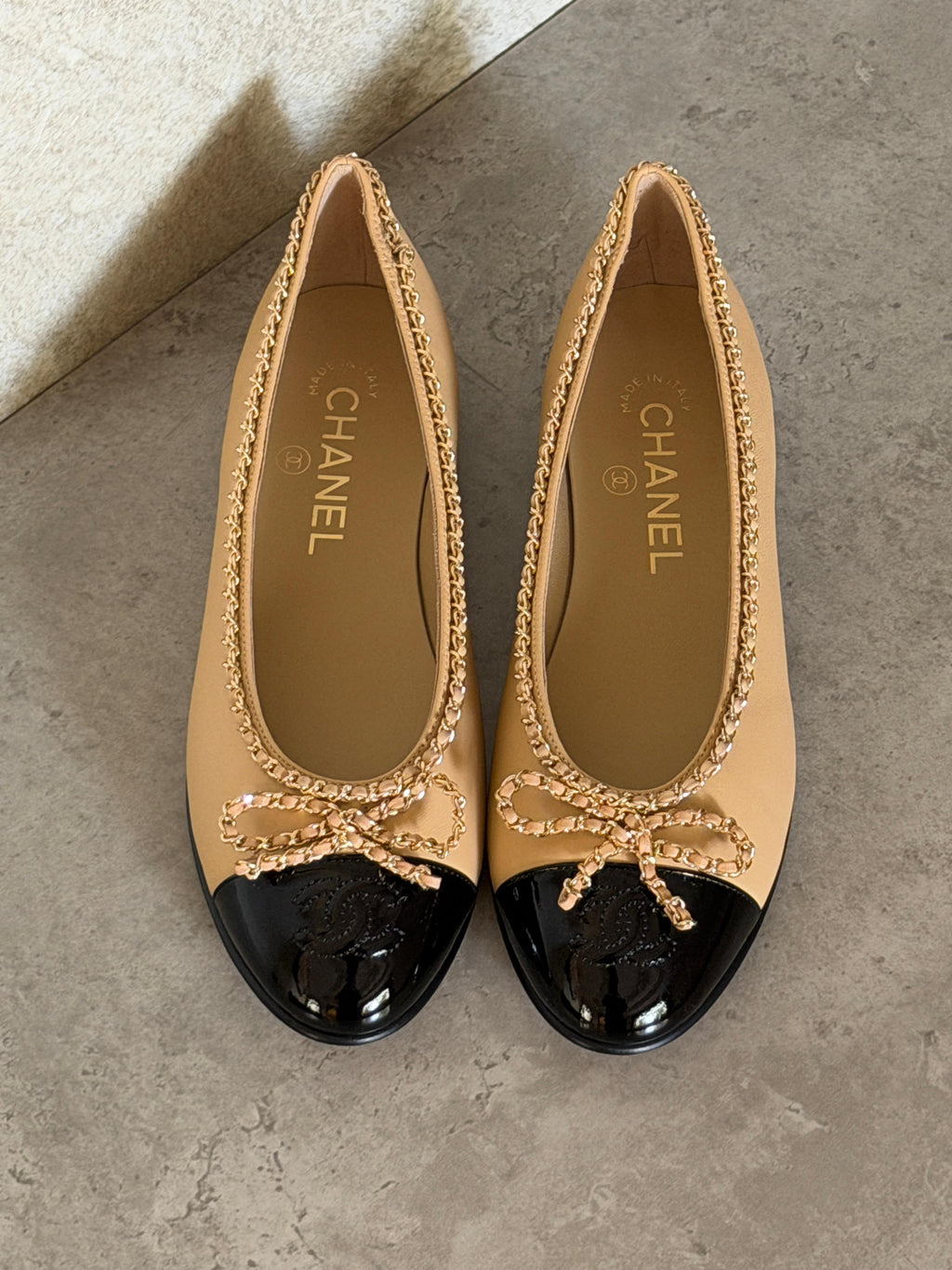Chanel Ballerinas in Lambskin and Varnished Calfskin - 7