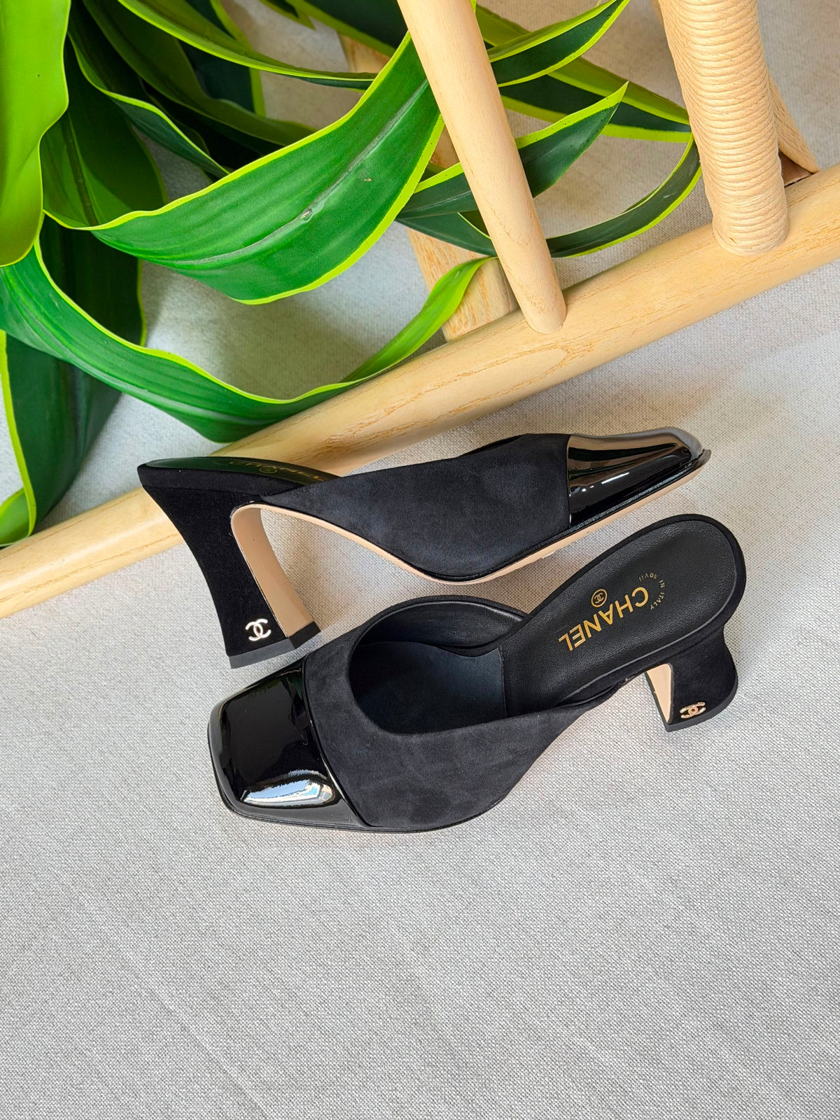 Chanel Mules in Suede Kidskin & Patent Calfskin - 3