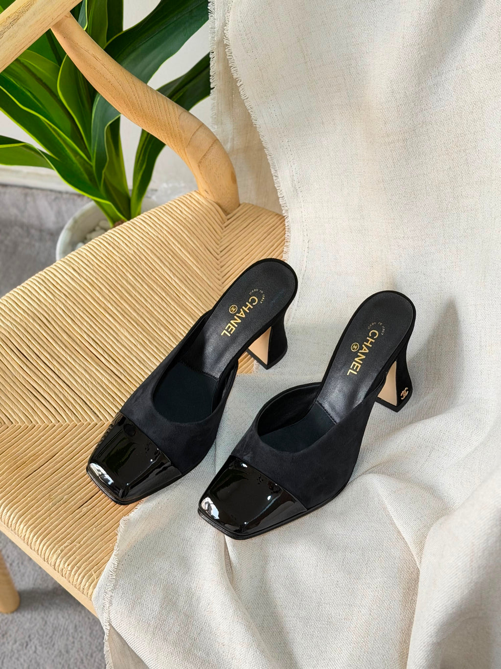 Chanel Mules in Suede Kidskin & Patent Calfskin - 5