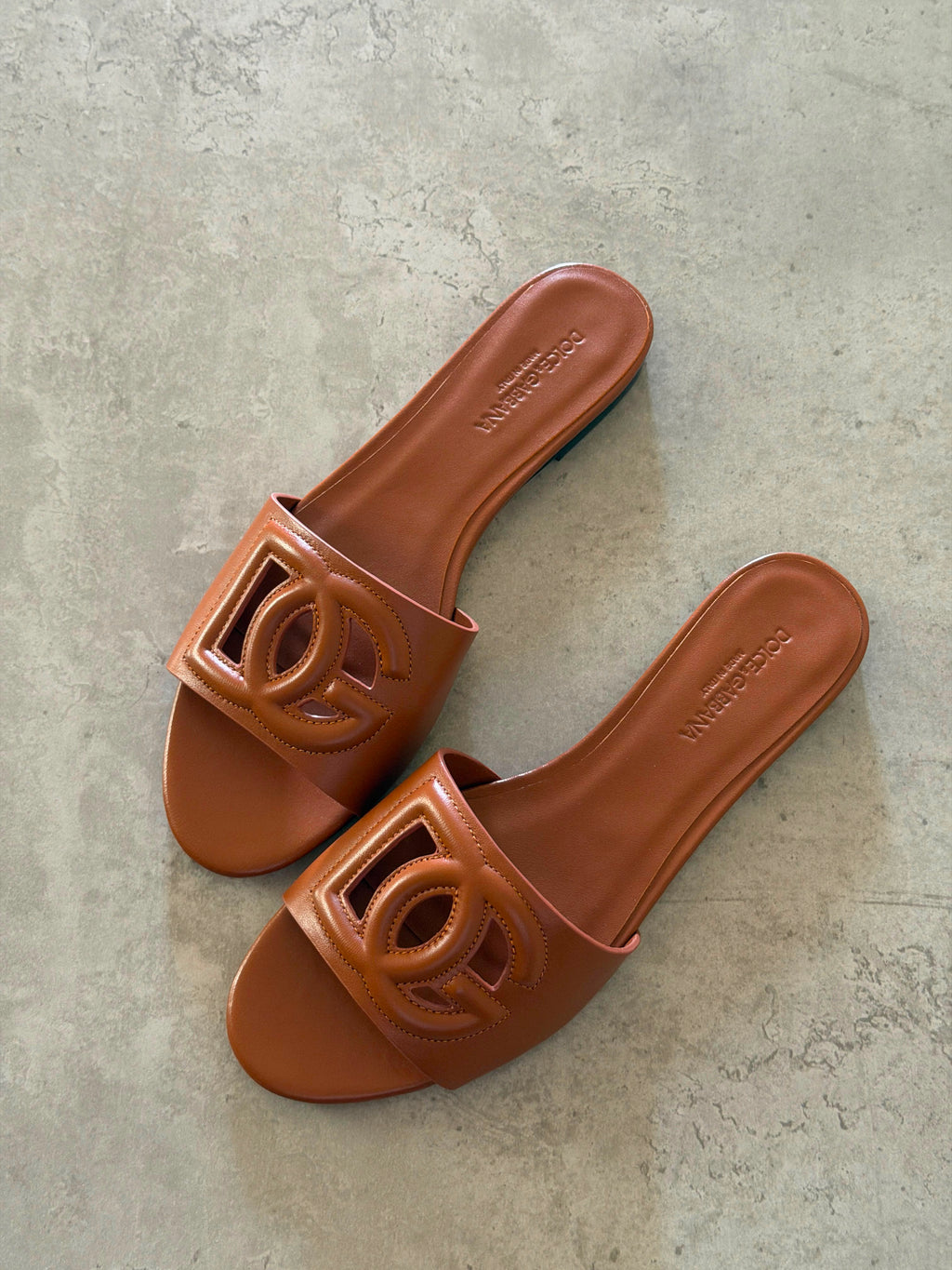 Dolce & Gabbana DG Logo Flat Sandals - 11
