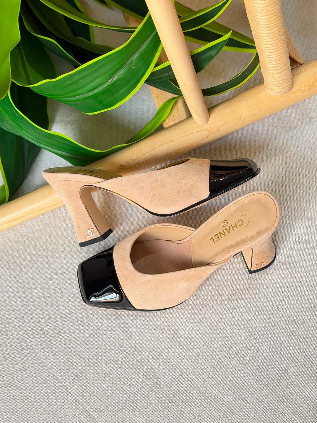 Chanel Mules in Suede Kidskin & Patent Calfskin - 4