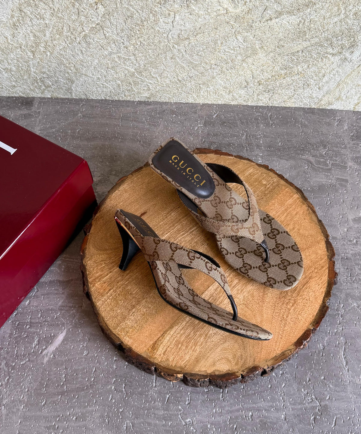 Gucci Vittoria Thong Sandals - 2