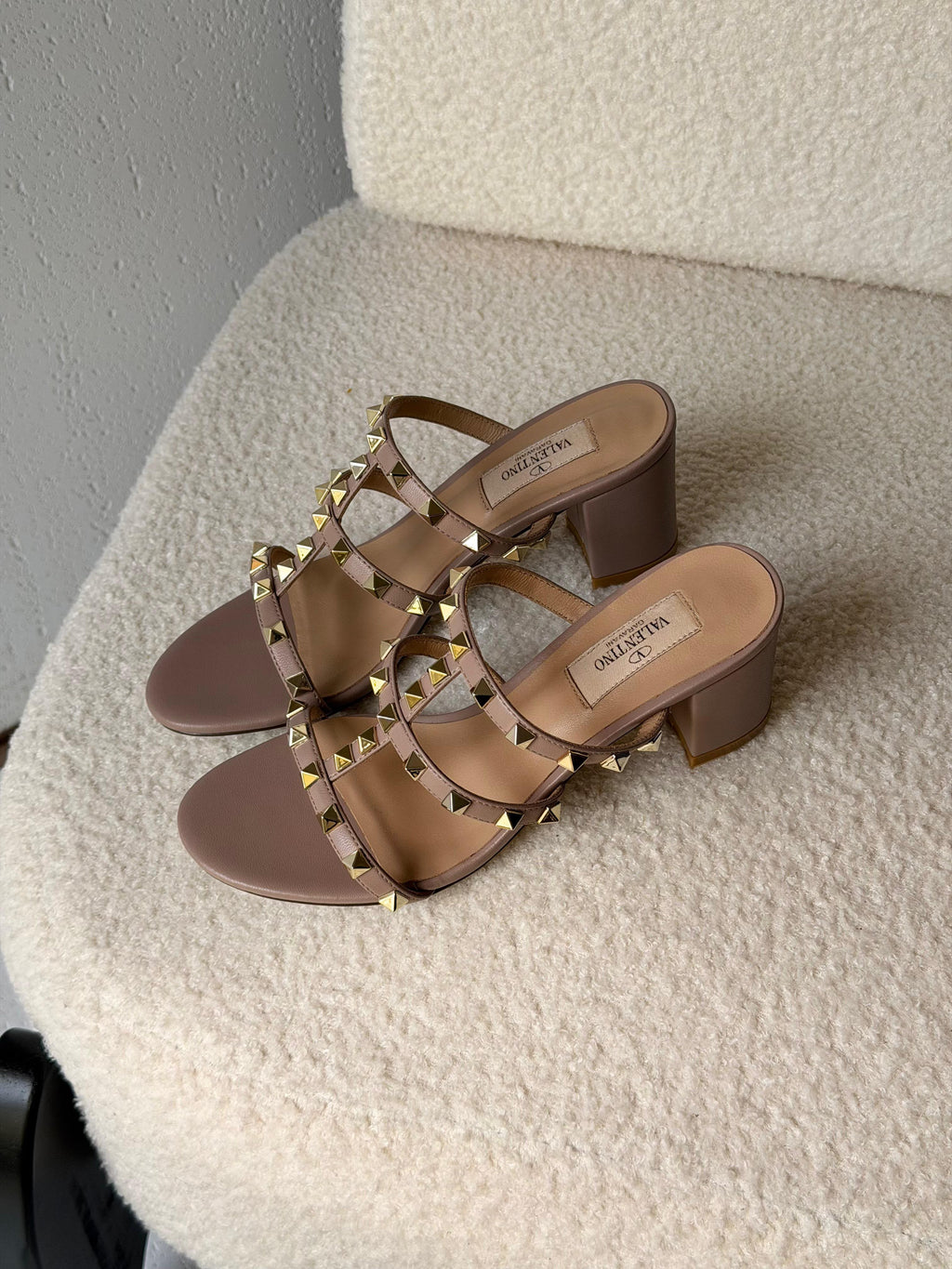 Valentino Garavani Rockstud Calfskin Leather Sandals - 9