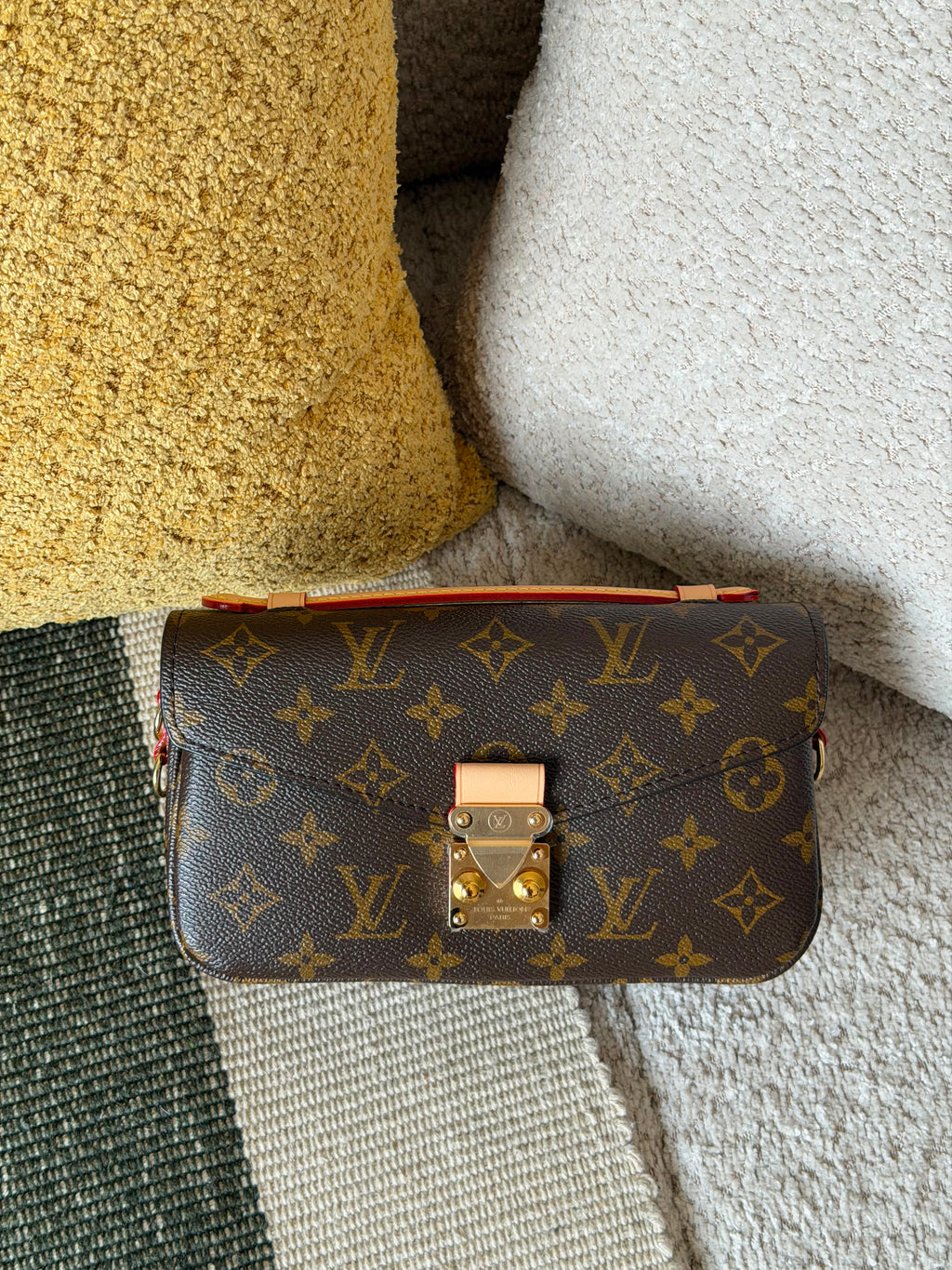 Louis Vuitton Pochette Métis East West Bag - 5