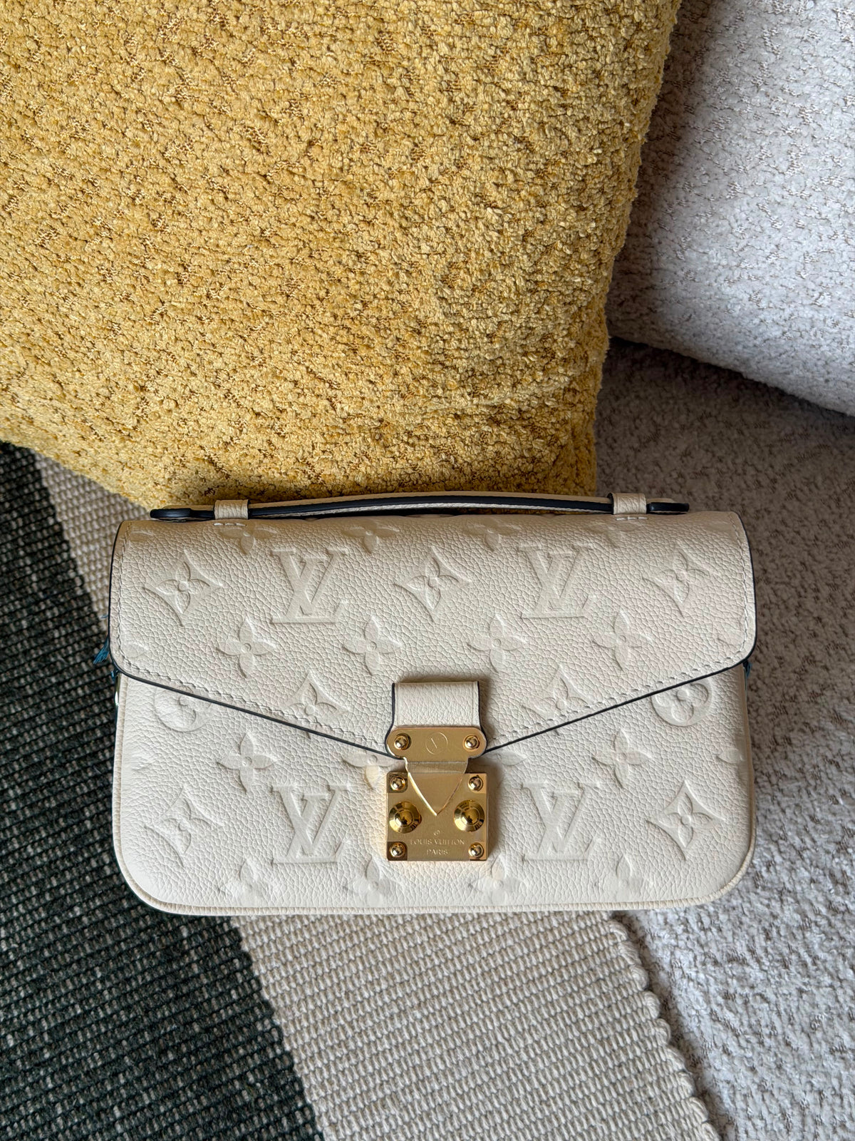 Louis Vuitton Pochette Métis East West Bag