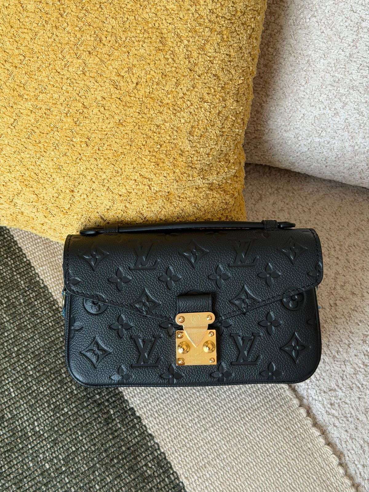 Louis Vuitton Pochette Métis East West Bag - 3