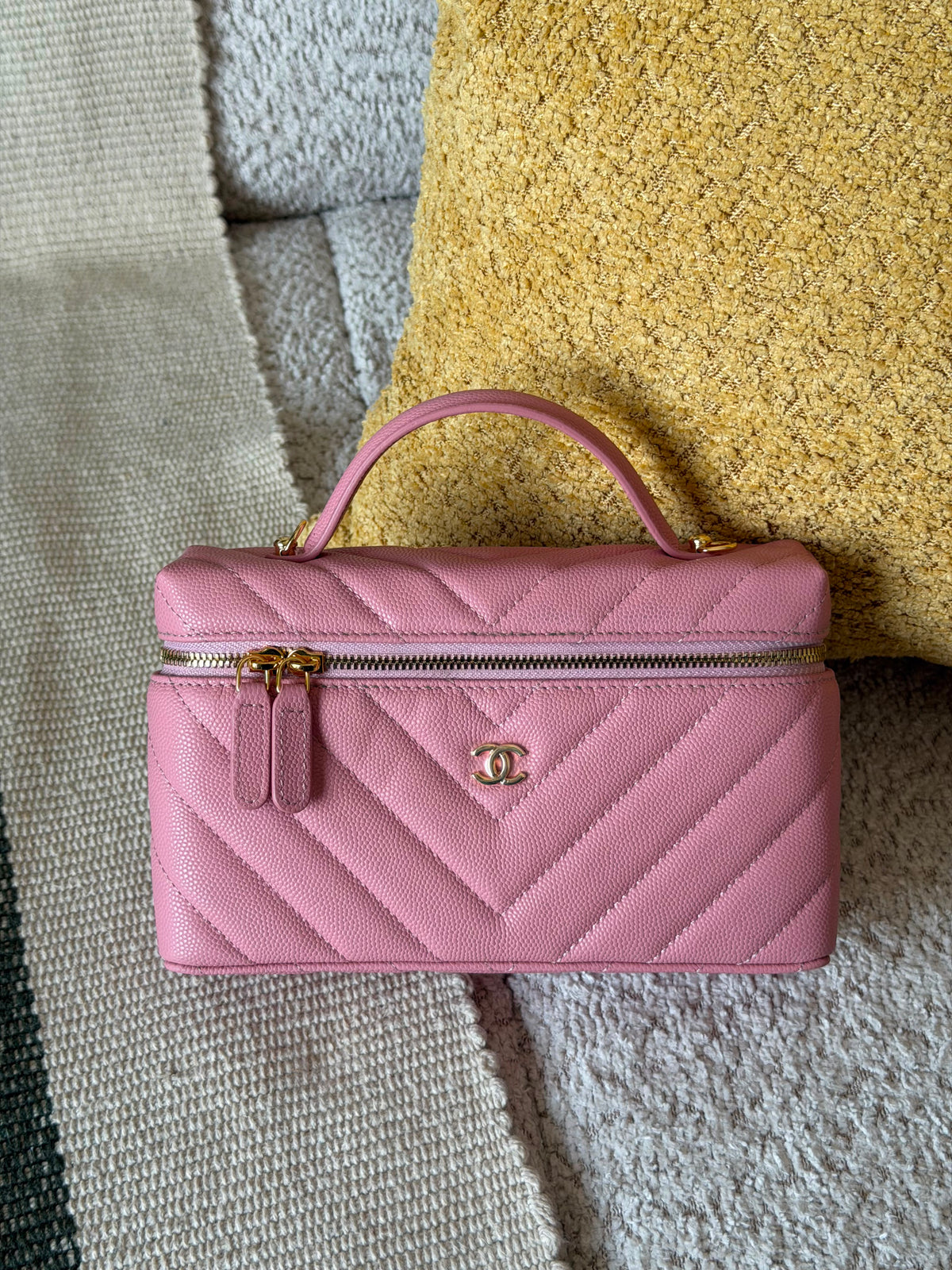 Chanel Shiny Caviar Quilted Sleek Chevron Vanity - 4