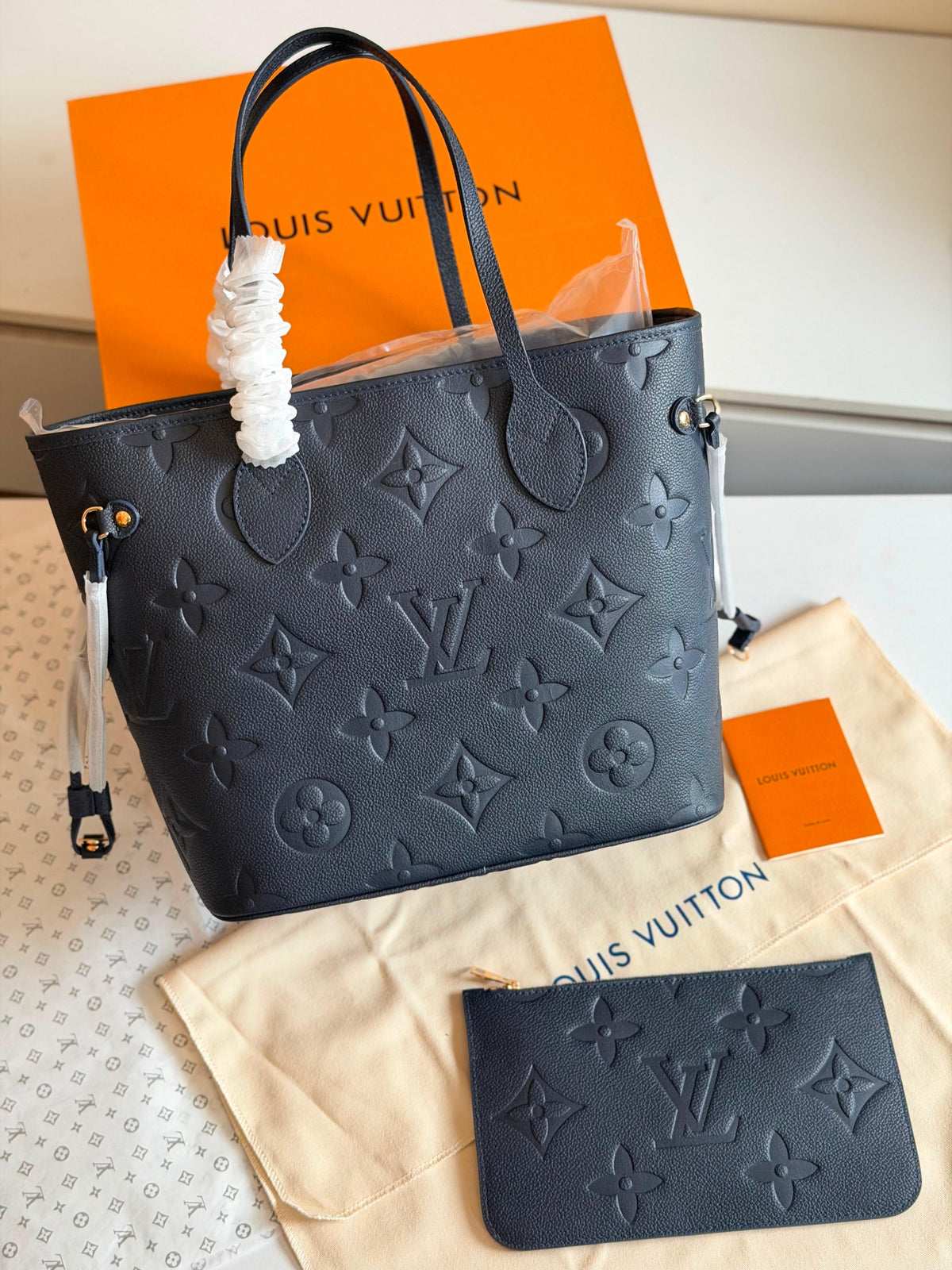 Louis Vuitton Neverfull MM Tote Bag - 3