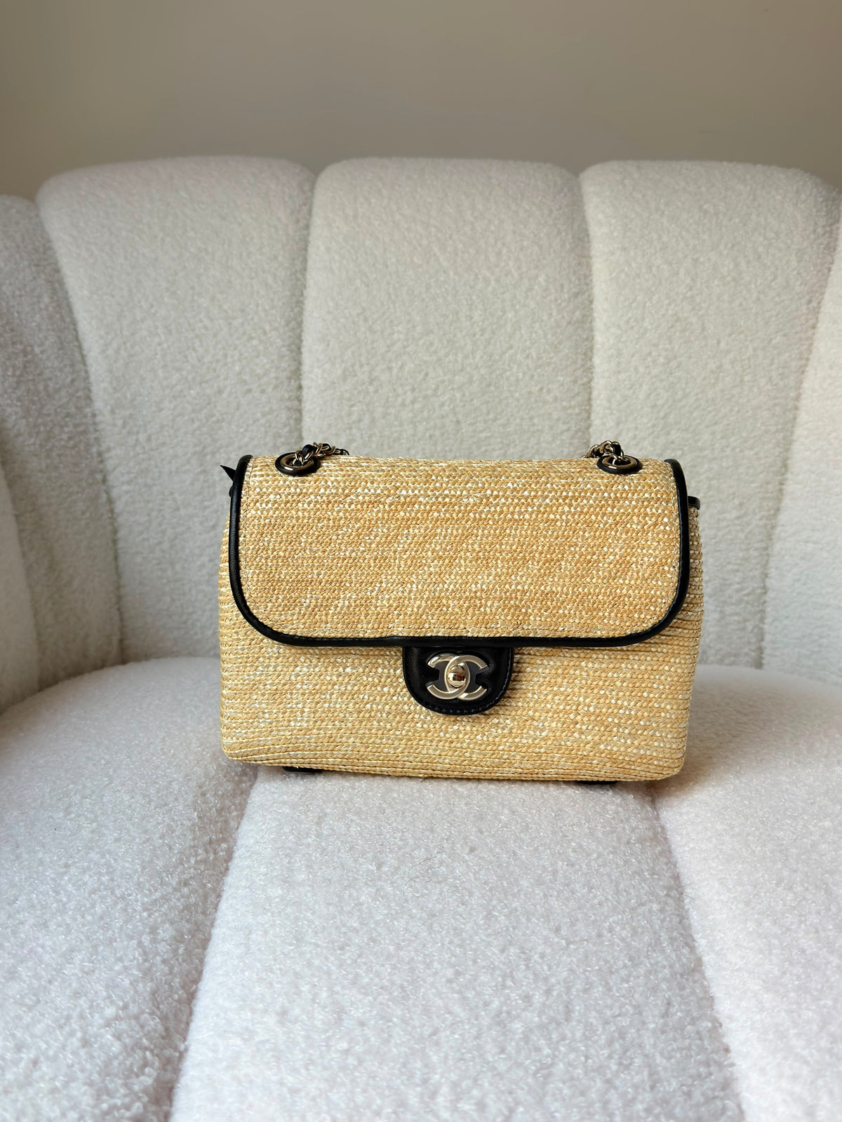 Chanel Flap Bag in Beige Braided Raffia and Black Lambskin (23 Cm) - 9