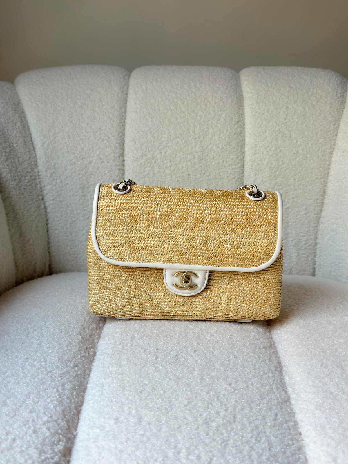 Chanel Flap Bag in Beige Braided Raffia and Black Lambskin (23 Cm) - 7