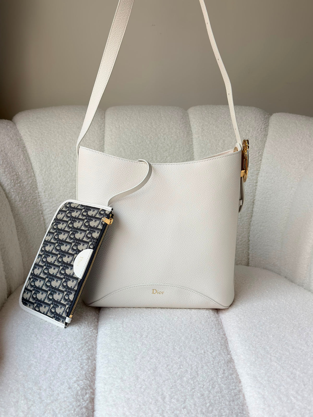 Dior Medaillon Bucket Bag (27 Cm) - 10