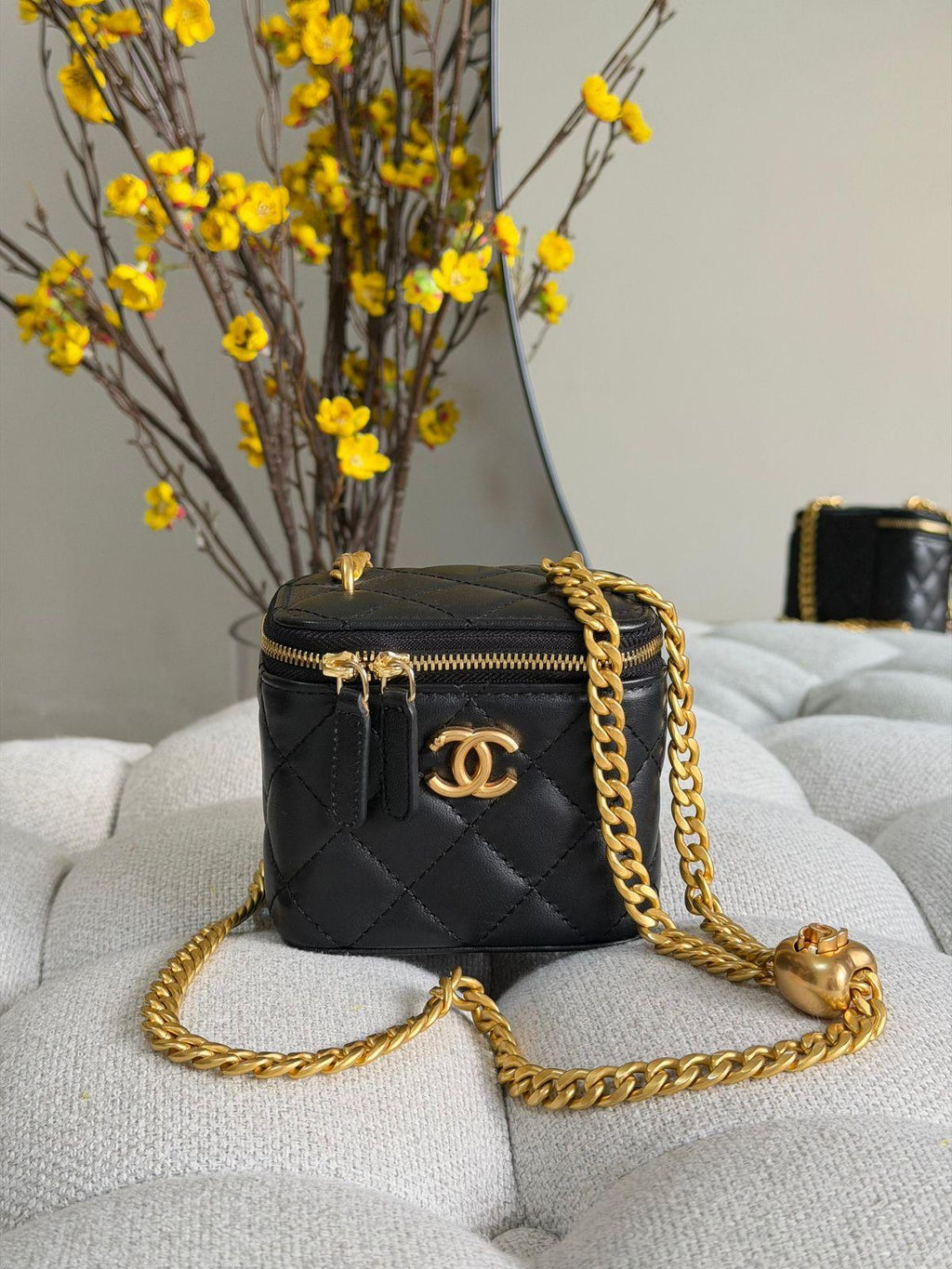 Chanel Quilted Lambskin Pearl Crush Mini Vanity Case - 5