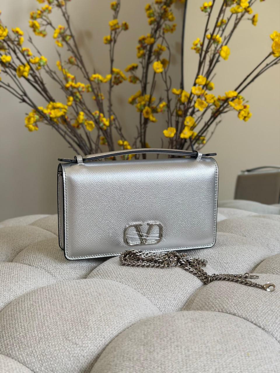 Valentino Garavani VLogo Signature Metallic Grainy Calfskin Wallet with Chain - 4